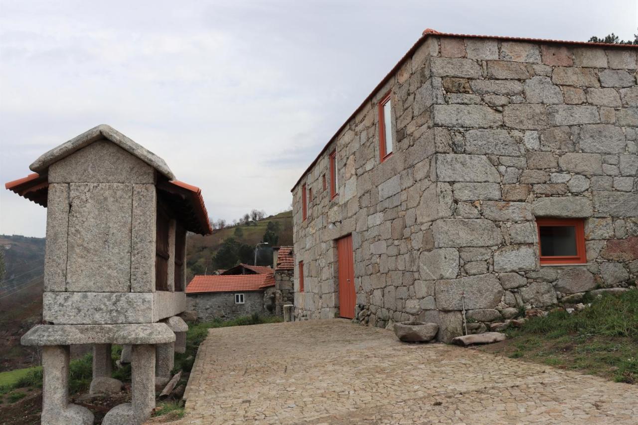 Hostal Quinta da Riba Má Santa Leocadia Exterior foto
